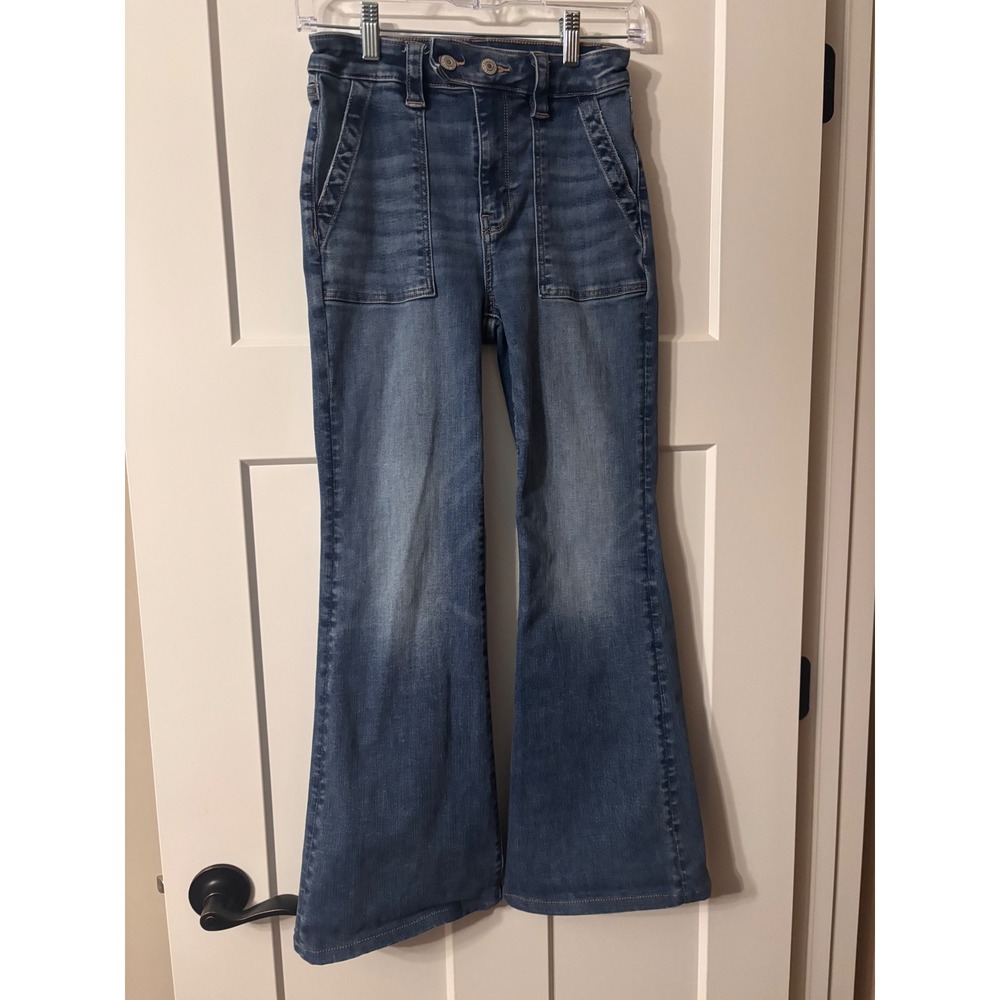 American Eagle Super High-Rise Flare Jeans Medium Wash Utility Patch Pocket 2S - Picture 3 of 10